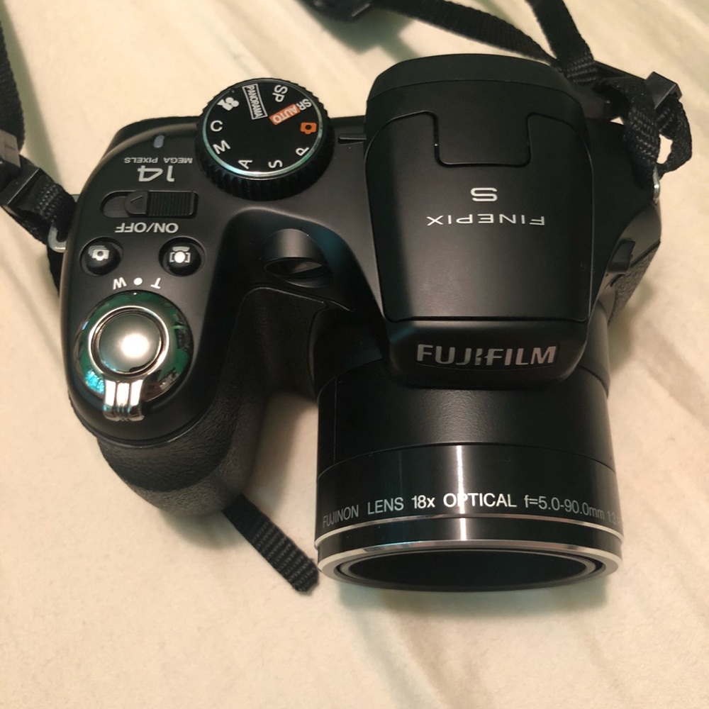 Fujifilm finepix s camera with bag